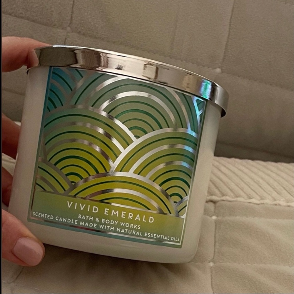 Bath and Body Works 3 wick Candle - Vivid Emerald